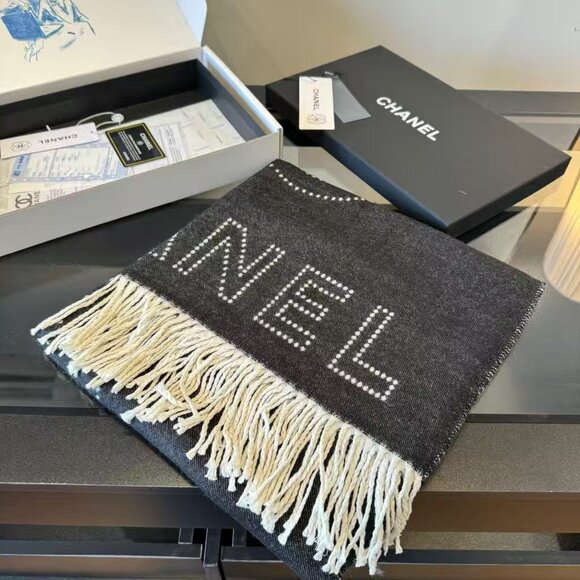 Chanel Lady Scarf - Picture 4 of 9